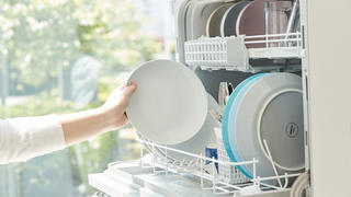 食洗機は必要？メリットやデメリット、手洗いとの違いや洗えないものを紹介