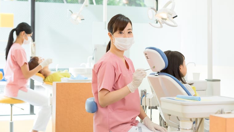定期的に歯科健診を受けるメリットと、スムーズな予約方法・受診頻度の目安
