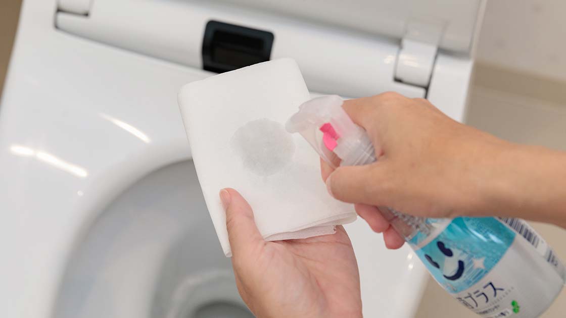 まめピカをトイレットペーパーにかける
