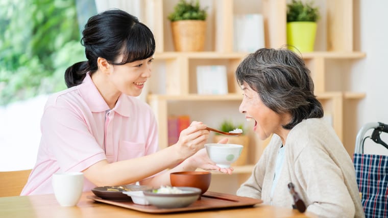 介護食の「食べこぼし」汚れをすっきりキレイに落とすお洗濯法