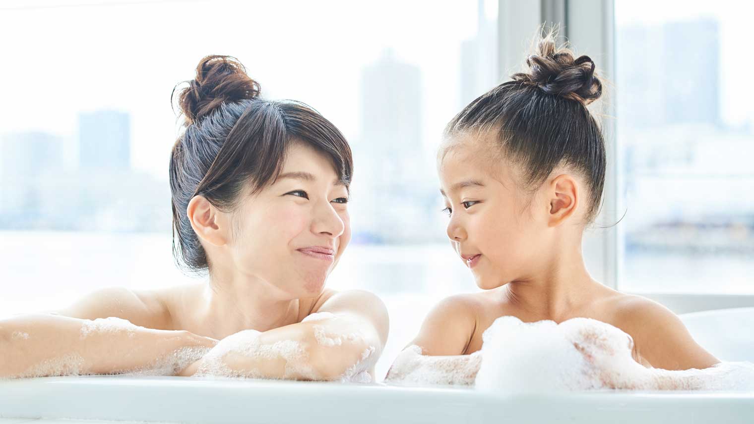 親子で使えるボディソープで全身簡単肌ケア!洗うだけでうるおったすべすべ肌に