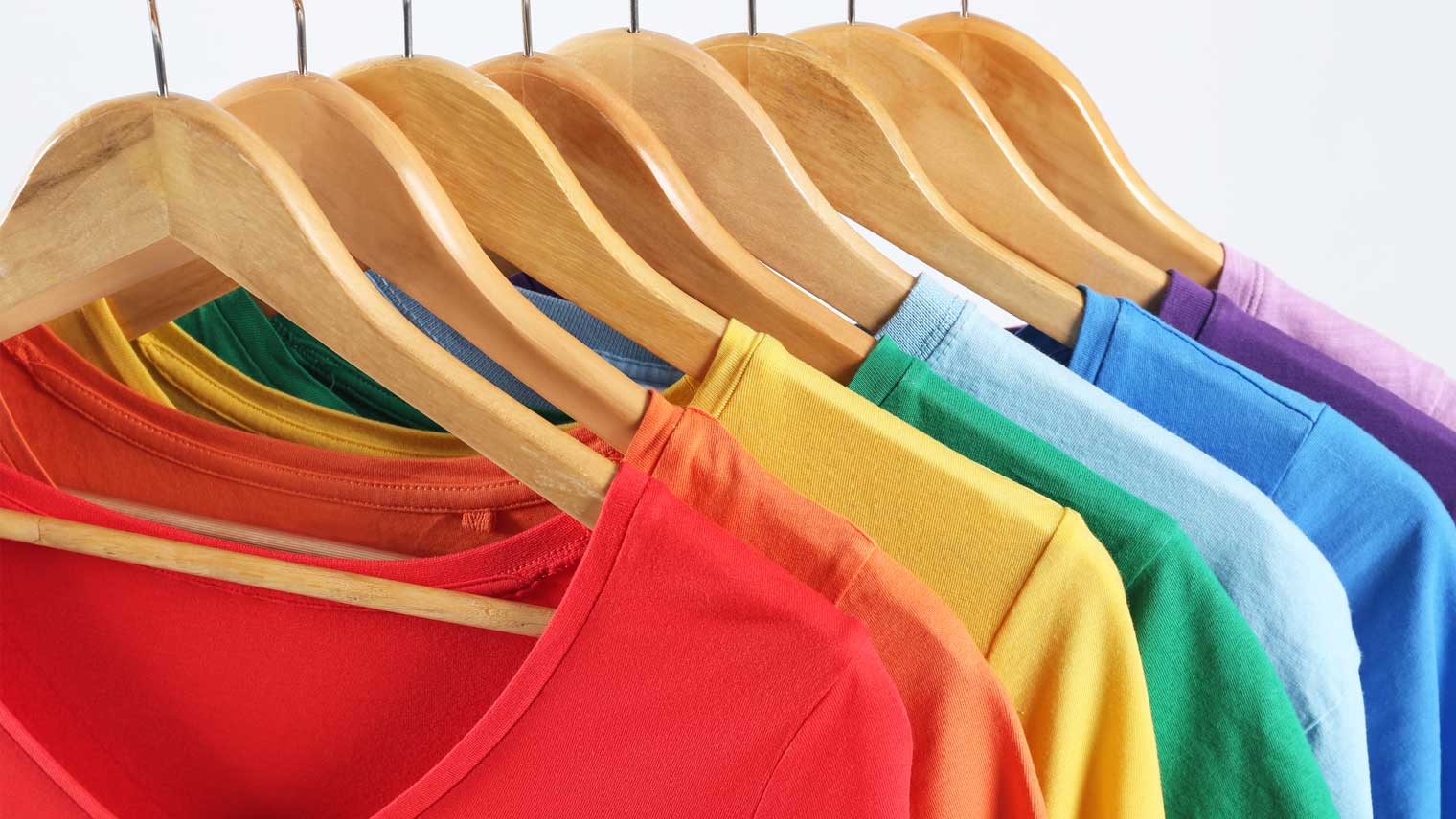 服の色落ち・色あせ・色移りの原因とは?お洗濯のコツと洗剤による対策も