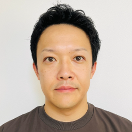 菅原さん：ライオンの目薬ブランド「スマイル」担当者