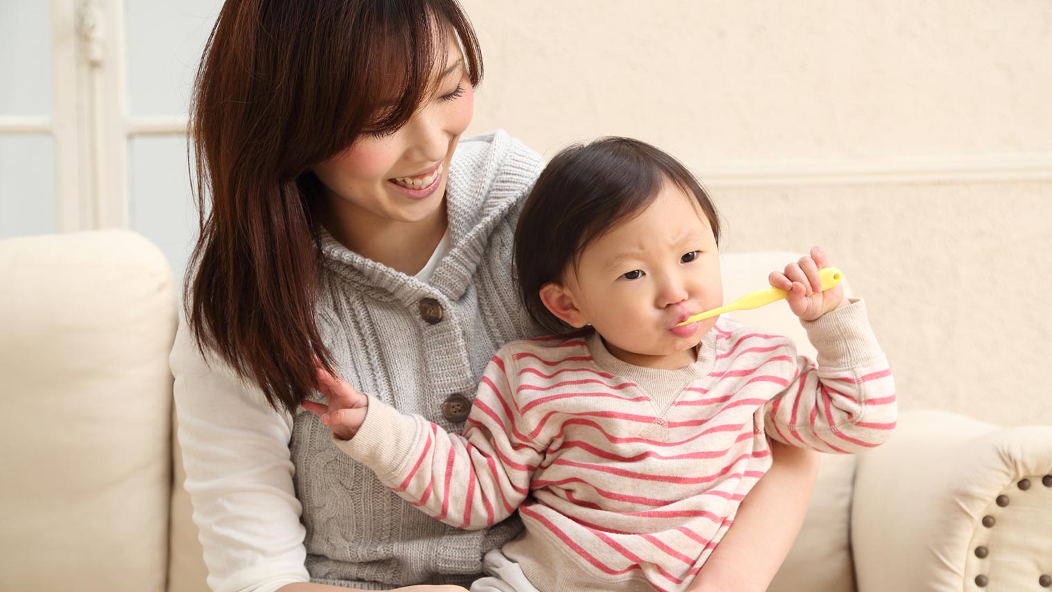 子どものむし歯を防ぐ、歯みがき(自分みがき、仕上げみがき)のポイント