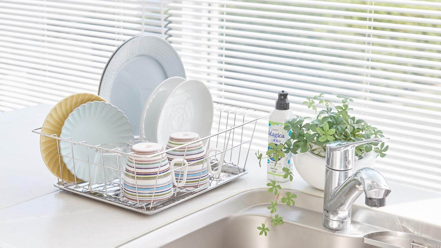 洗ったあとの食器を「自然乾燥」ですばやく乾かす！食器洗いのコツを紹介