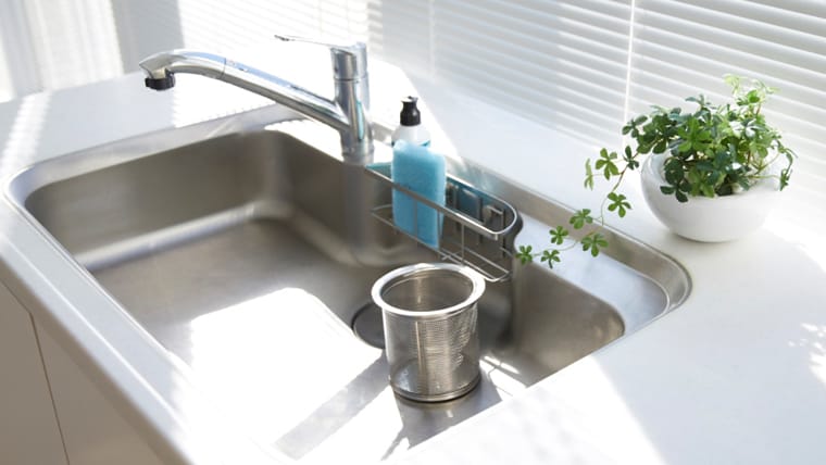キッチンの排水口掃除は、この方法でヌメリ・詰まりを撃退！