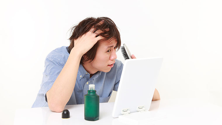 「薄毛」の原因と兆候〜髪が薄くなるのは、遺伝やストレスだけではない！？ ～
