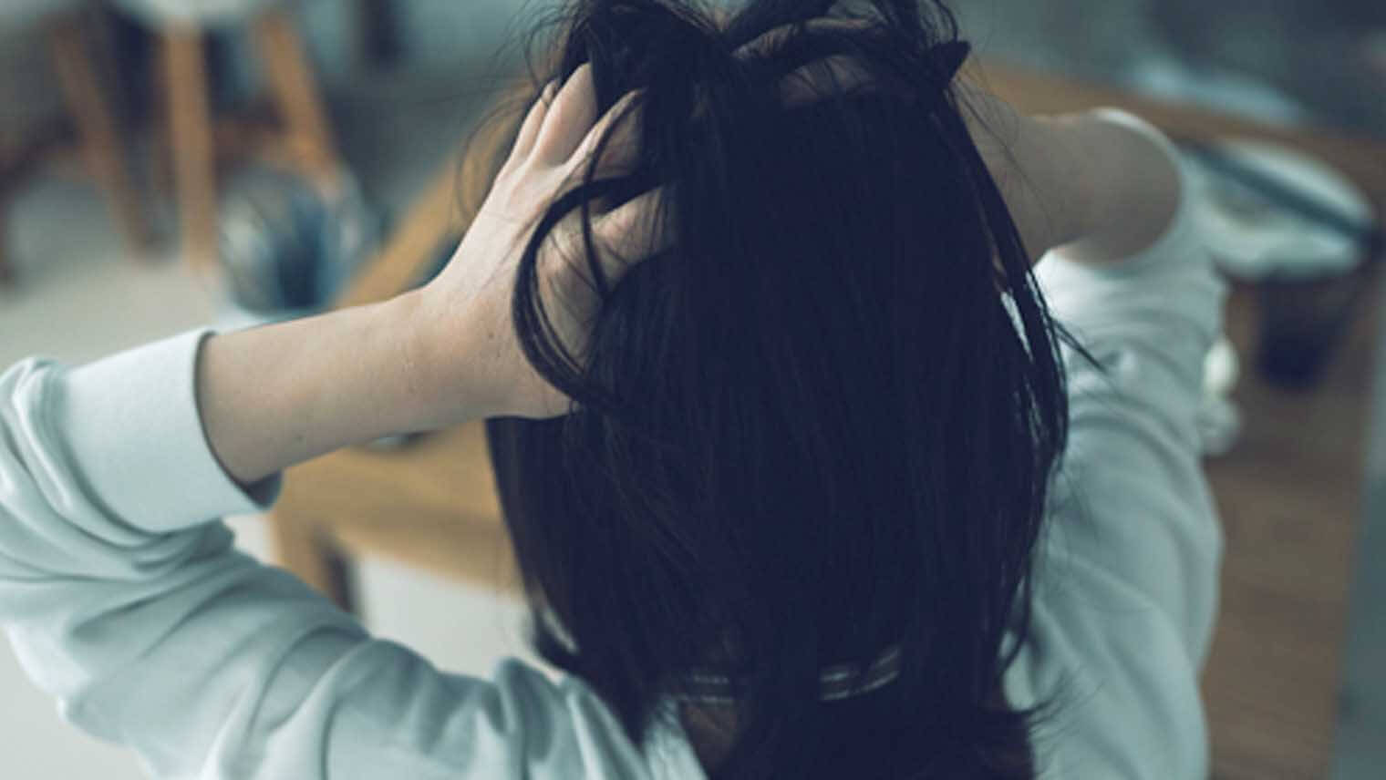フケの原因と対策～洗髪しても出るのはなぜ？タイプ別ケア方法をご紹介～
