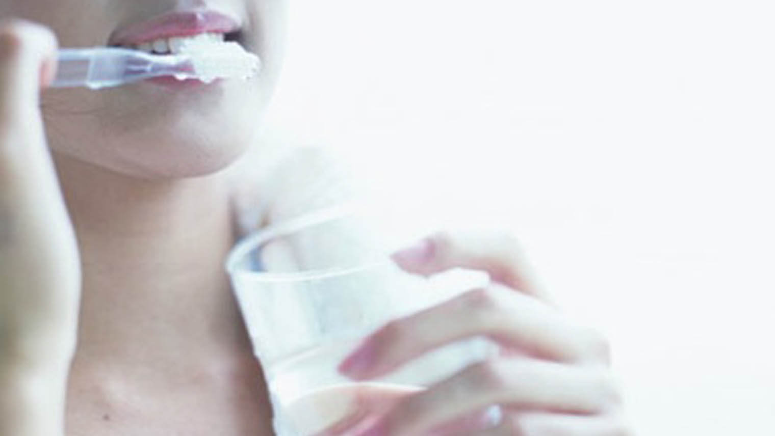 すすぎは少ない水で1回！「フッ素」配合ハミガキの上手な使い方
