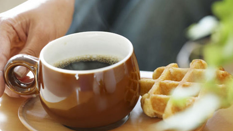 「間食のしすぎ」はむし歯の危険信号!なぜ歯みがきが必要なの?