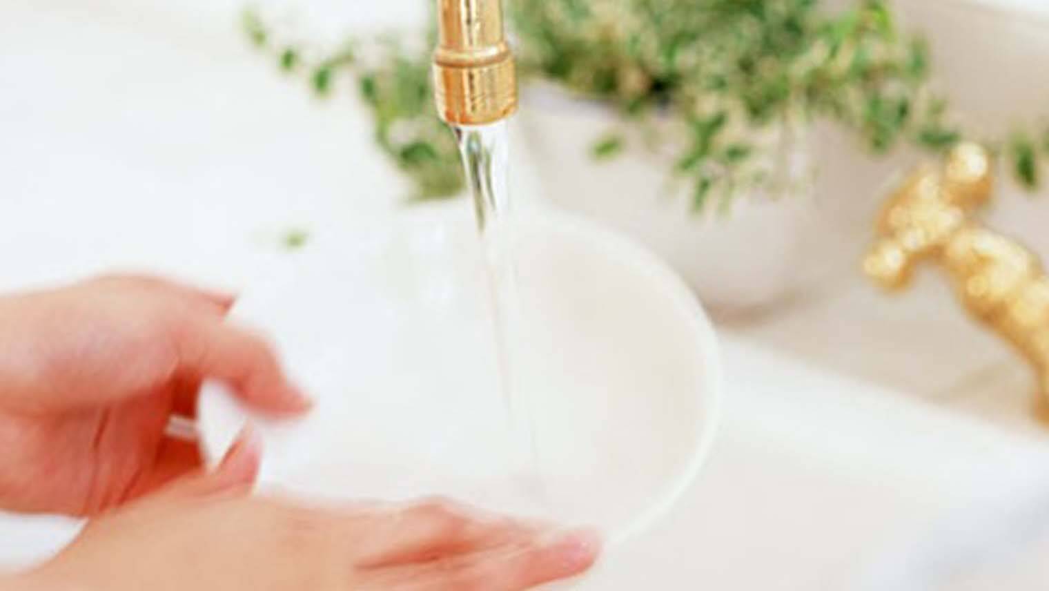 食器洗いのすすぎ時間を短くするコツ～洗い桶、お湯、水切りカゴはこう使う