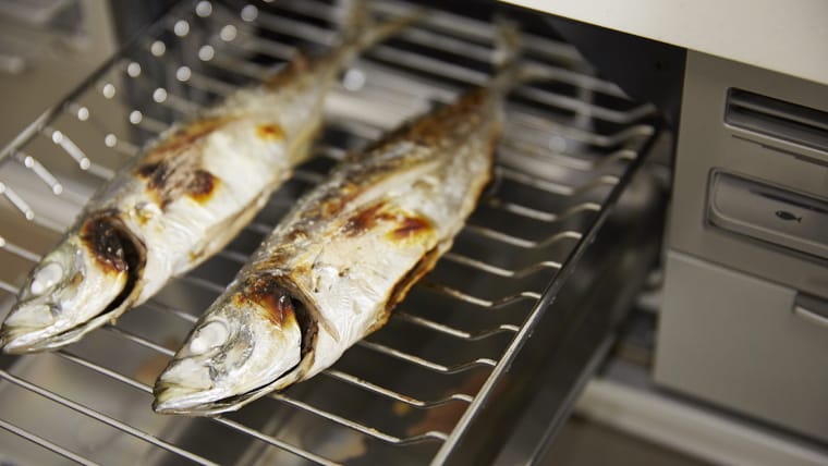 魚焼きグリルのお掃除～焦げ付きやニオイが落ちる洗い方・後片付けテク～