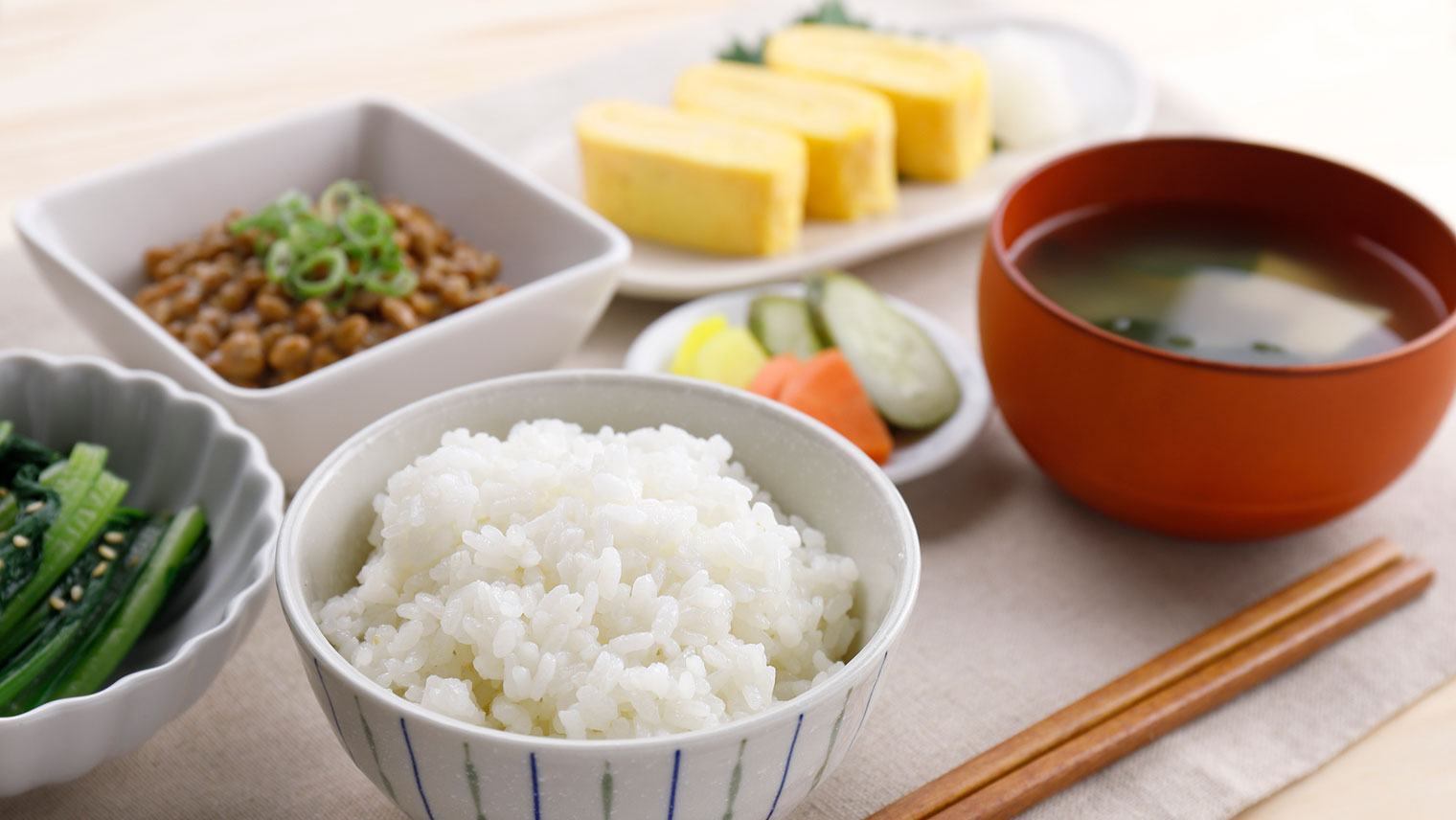塩分の多い食べ物は注意！足のむくみ解消に効果的な食生活とは