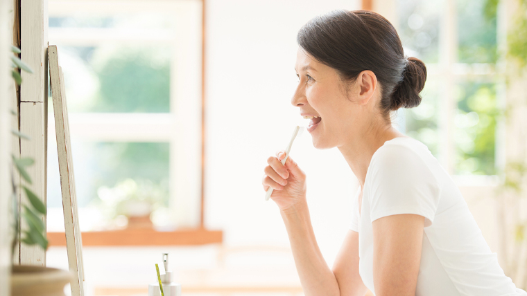 歯を失わないためにも始めたい歯周病対策~歯みがきと歯間ブラシのコツ~