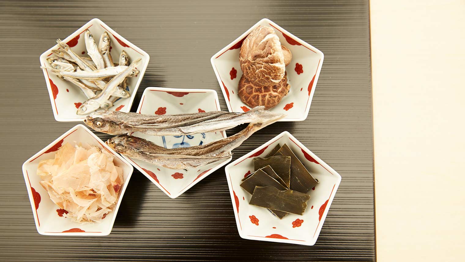 おいしいだし（出汁）の種類と取り方、だしを使った料理のレシピをご紹介