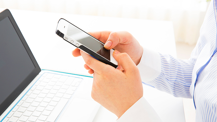 スマホが肩こりの原因？首や肩こりをやわらげる対策とカンタン予防法