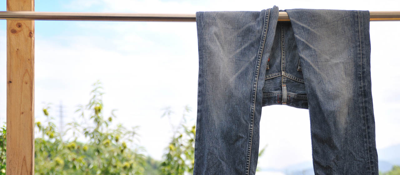 柔軟剤を使うと、デニムやタオルが早く乾く⁉