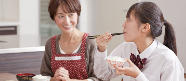 母娘のギャップ発覚！本当はお母さんに教えてほしい生理痛の対処法