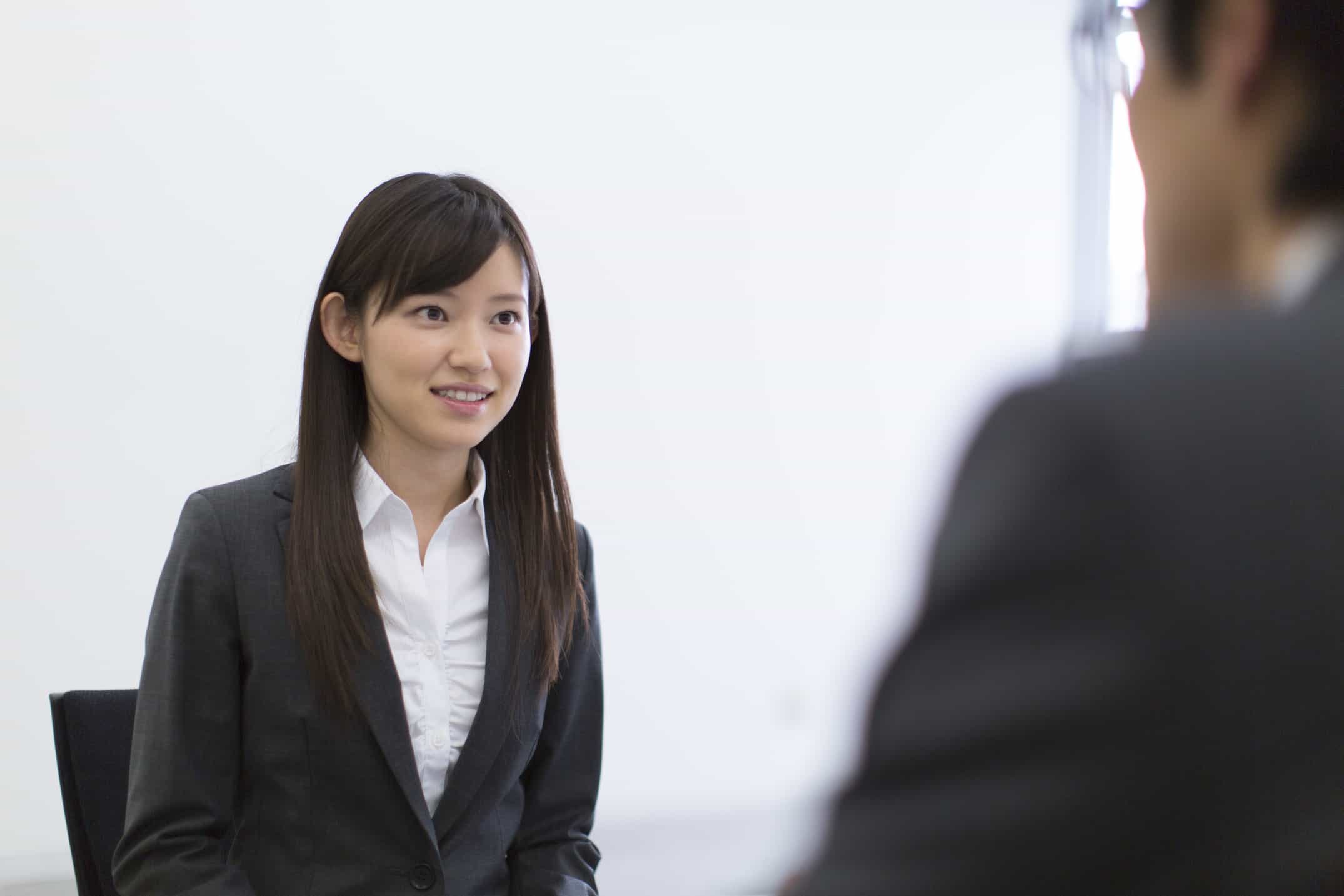 就活を左右するのは「目」！イキイキした目で面接を突破しよう