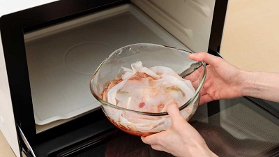 むね肉がやわらかジューシー!「超簡単サラダチキン」