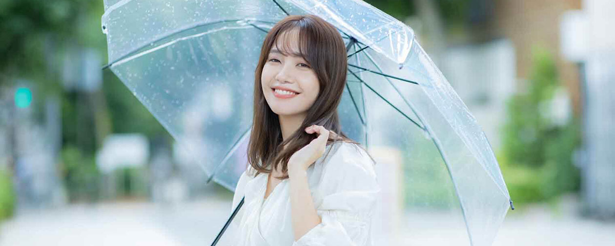 梅雨を快適に過ごす対策！雨の日コーデやヘアケア、ファッション小物のお手入れ